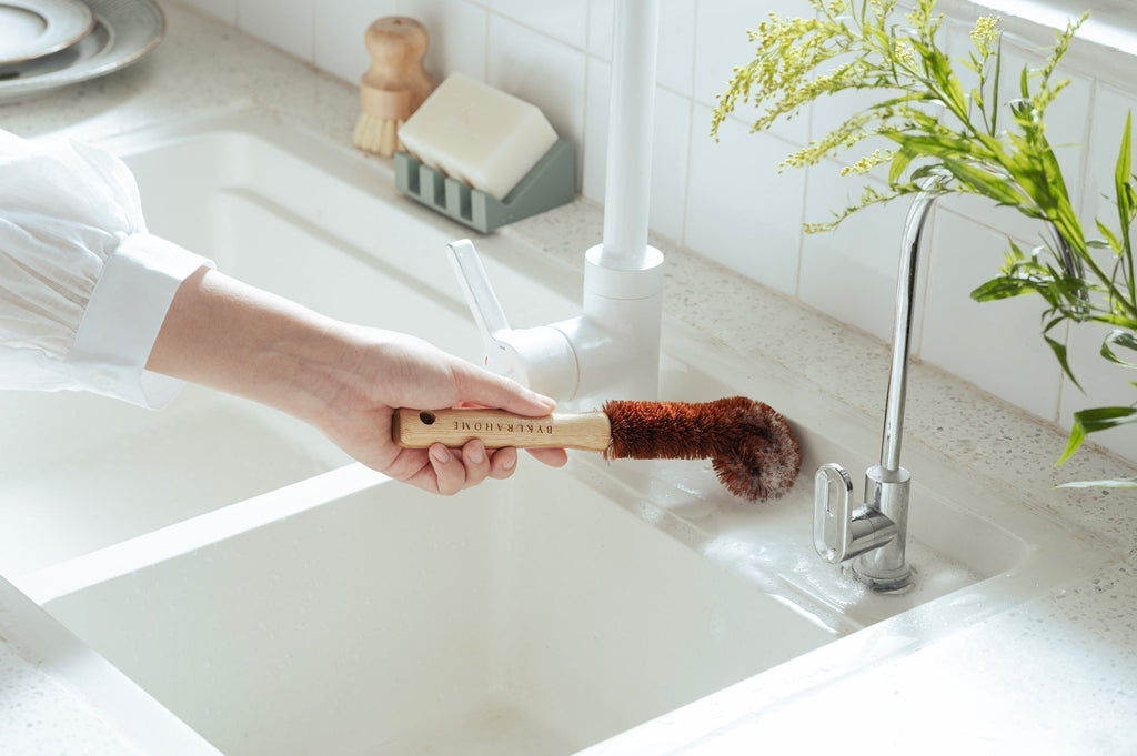 How to Remove Mould with a Natural All-Purpose Vinegar Cleaner