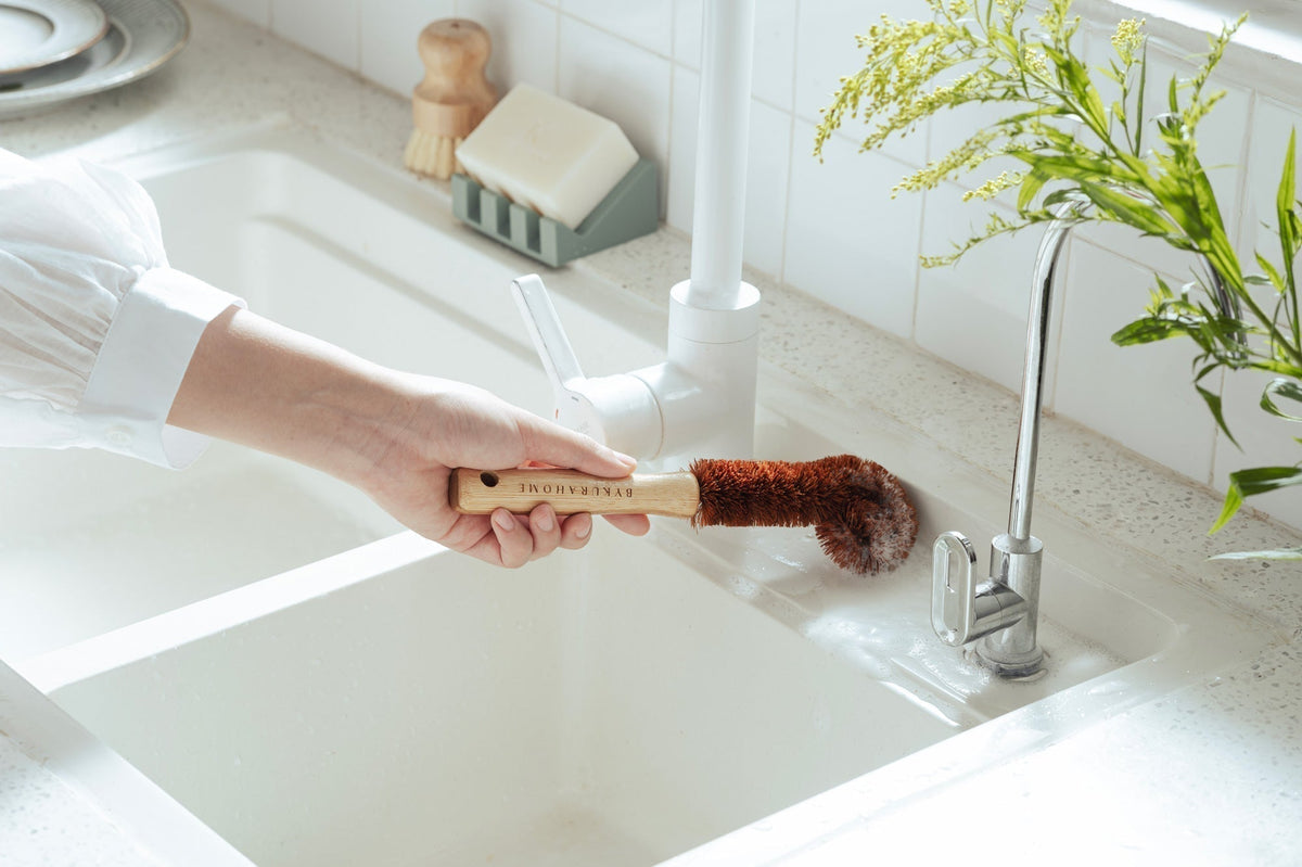 How to Remove Mould with a Natural All-Purpose Vinegar Cleaner